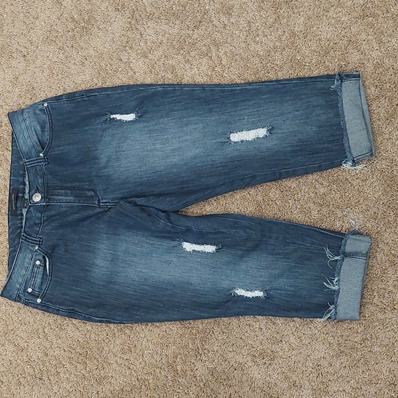 ❤️SALE! ASHLEY STEWART Distressed Crop Jean Capris - Picture 7 of 8